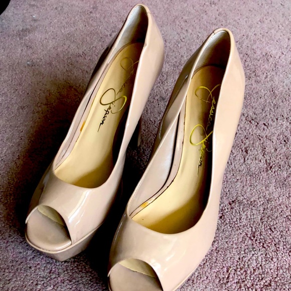 Jessica Simpson 👠 - Picture 1 of 4